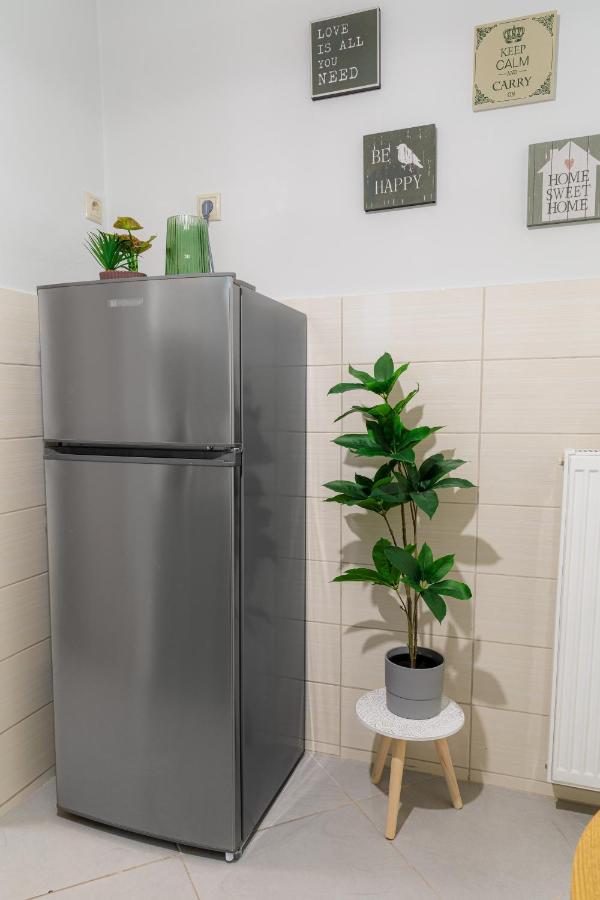 Sunny & Modern Apt For 3 Persons Атина Екстериор снимка