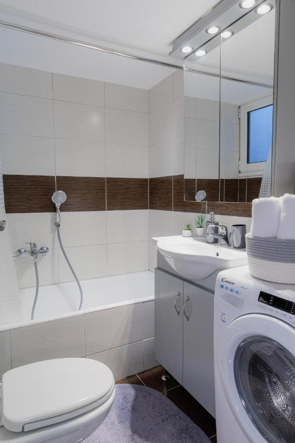 Sunny & Modern Apt For 3 Persons Атина Екстериор снимка